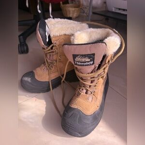 Itasca Thinsulate - Cedar Warm Winter Boots-Ladies, Tan and Black Color -Size 6